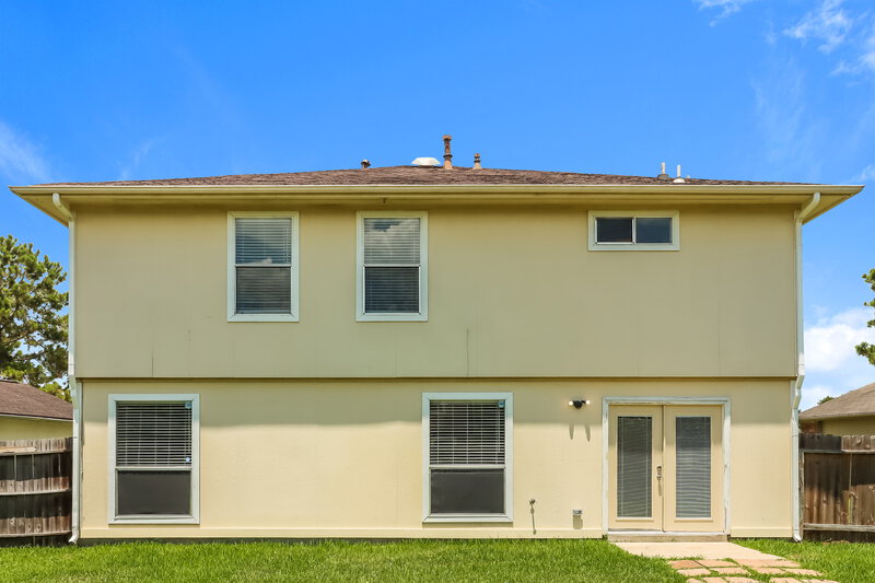 2,190/Mo, 16323 Rapidcreek Dr Houston, TX 77053 Rear View