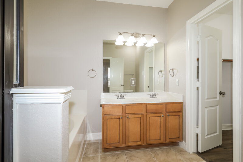 1,900/Mo, 6815 Durango Creek Dr Magnolia, TX 77354 Main Bathroom View