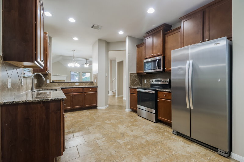 1,825/Mo, 226 Fantasy Ln Montgomery, TX 77356 Kitchen View 2