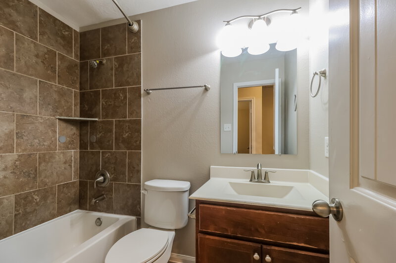 1,825/Mo, 226 Fantasy Ln Montgomery, TX 77356 Bathroom View