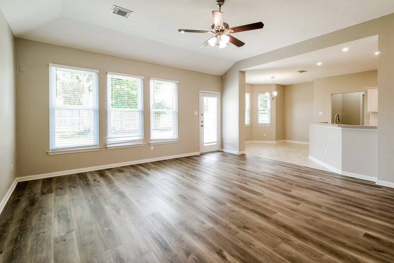 3,280/Mo, 403 Cedar Lake Dr League City, TX 77573 Living Room View 3