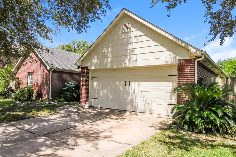 2,260/Mo, 2927 Waterloo Rd Pearland, TX 77581 Front View