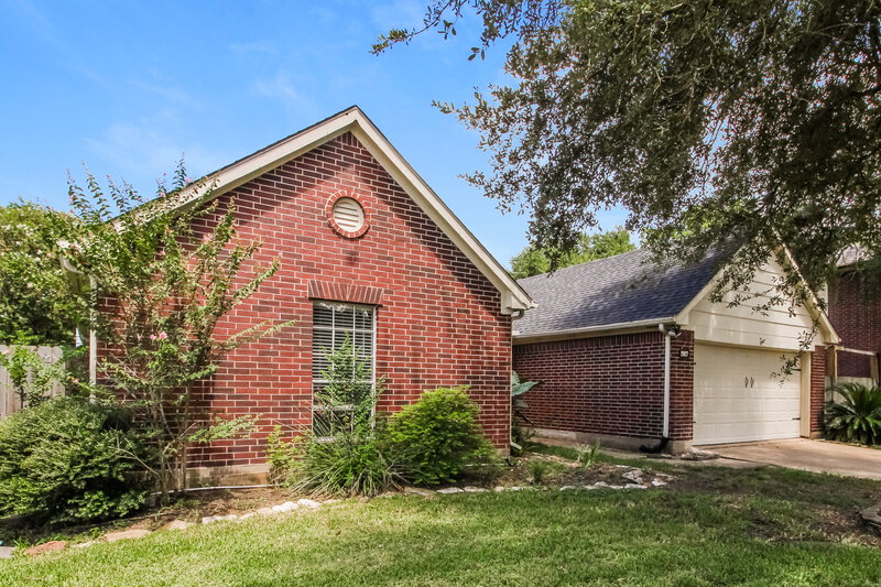 2,260/Mo, 2927 Waterloo Rd Pearland, TX 77581 Front View 2