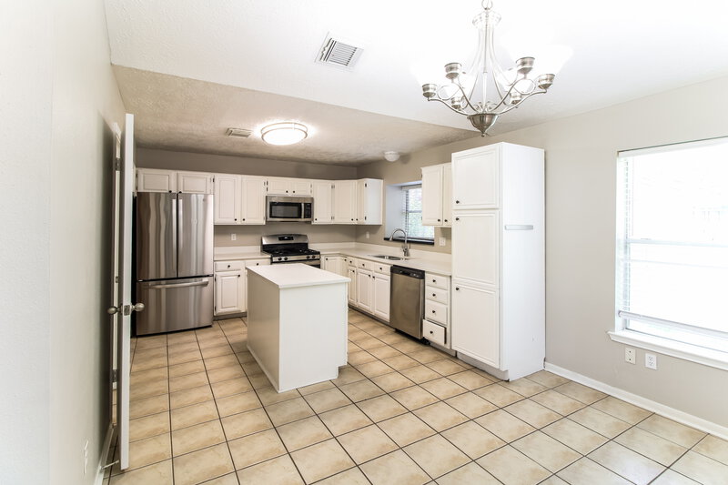 2,260/Mo, 2927 Waterloo Rd Pearland, TX 77581 Kitchen View 2