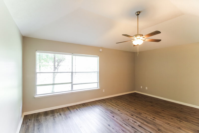 2,260/Mo, 2927 Waterloo Rd Pearland, TX 77581 Main Bedroom View