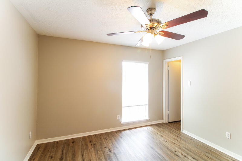 2,260/Mo, 2927 Waterloo Rd Pearland, TX 77581 Bedroom View 2