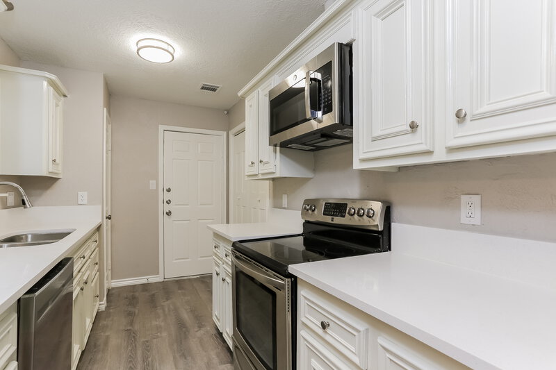1,730/Mo, 16310 Ulysses St Crosby, TX 77532 Kitchen View 2