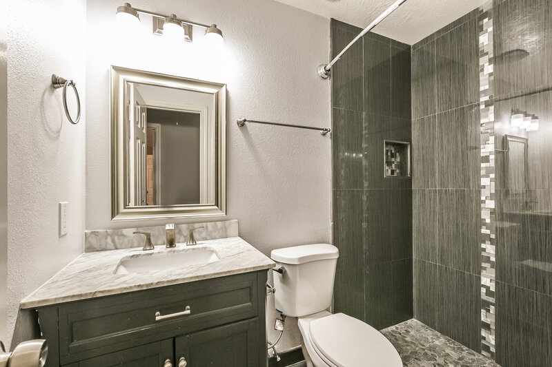 2,235/Mo, 13003 Garlenda Ln Houston, TX 77034 Bathroom View