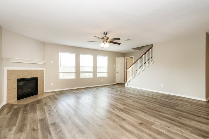 2,185/Mo, 9816 Lace Flower Way Conroe, TX 77385 Living Room View