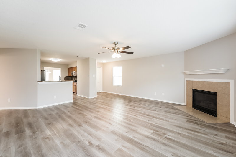 2,220/Mo, 9816 Lace Flower Way Conroe, TX 77385 Living Room View 2