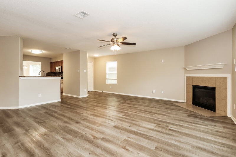 2,185/Mo, 9816 Lace Flower Way Conroe, TX 77385 Living Room View 2