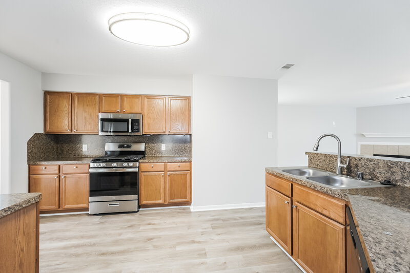 2,220/Mo, 9816 Lace Flower Way Conroe, TX 77385 Kitchen View 2