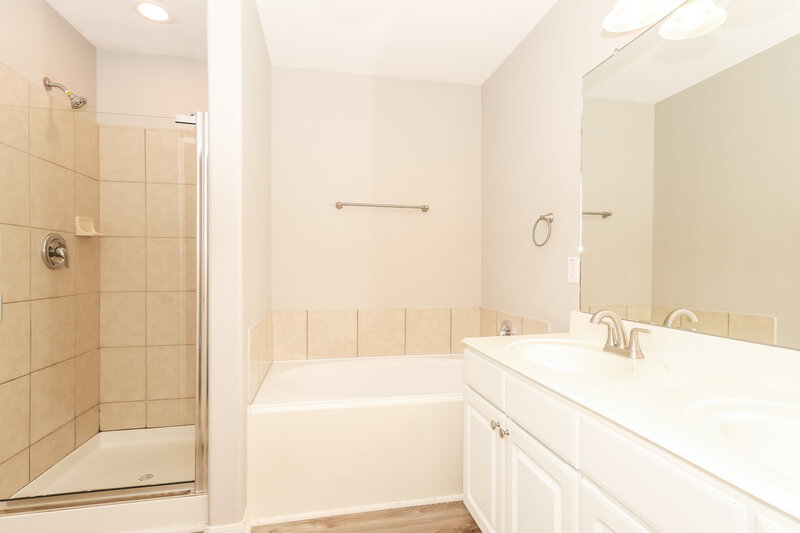 2,185/Mo, 9816 Lace Flower Way Conroe, TX 77385 Main Bathroom View