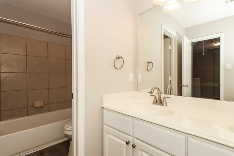 2,185/Mo, 9816 Lace Flower Way Conroe, TX 77385 Bathroom View