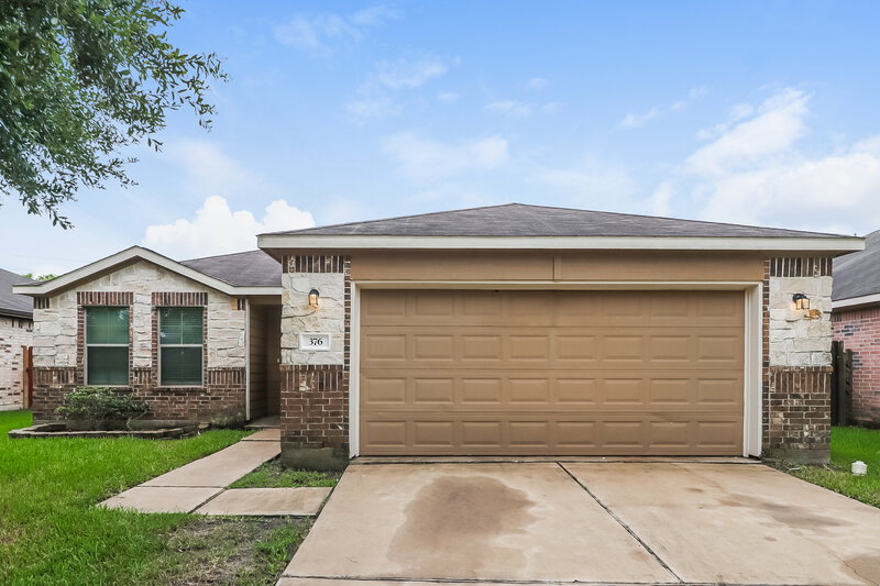 2,115/Mo, 376 Henry St Alvin, TX 77511 External View