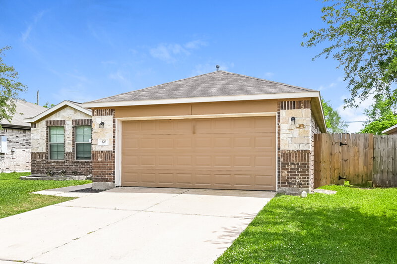 2,080/Mo, 376 Henry St Alvin, TX 77511 Front View