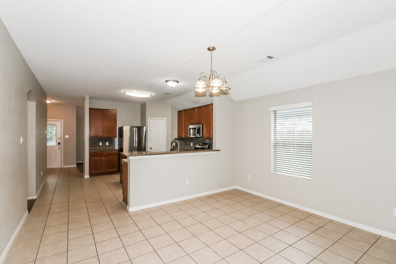 2,115/Mo, 376 Henry St Alvin, TX 77511 Living Room View 2