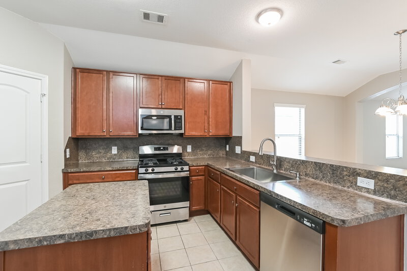 2,080/Mo, 376 Henry St Alvin, TX 77511 Kitchen View