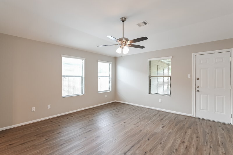 2,080/Mo, 376 Henry St Alvin, TX 77511 Main Bedroom View