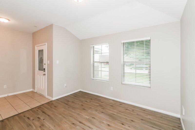 2,115/Mo, 376 Henry St Alvin, TX 77511 Family Room View