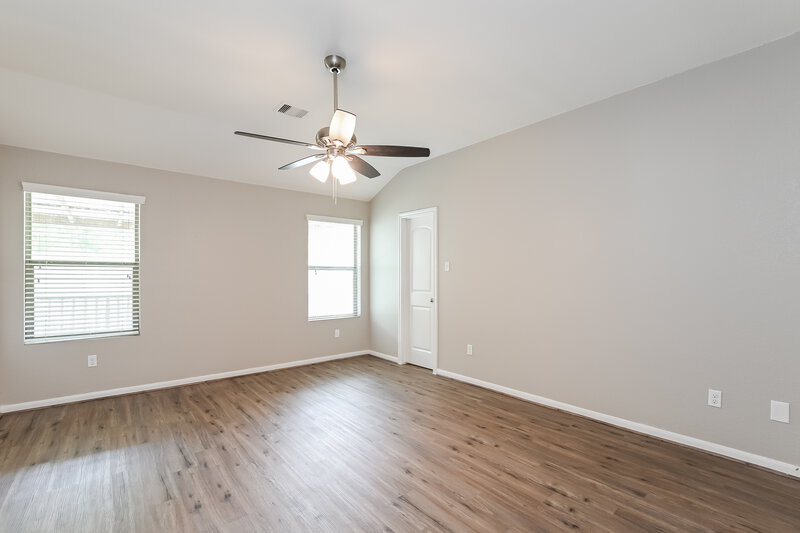 2,080/Mo, 376 Henry St Alvin, TX 77511 Main Bedroom View 2