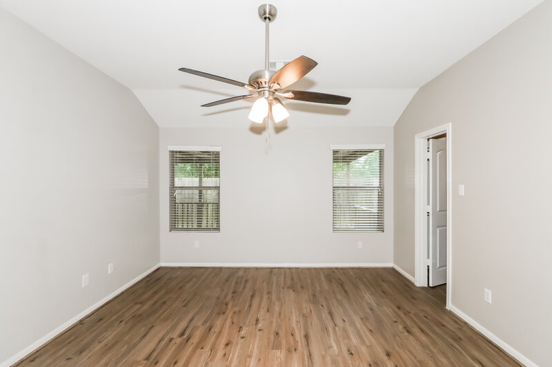 2,115/Mo, 376 Henry St Alvin, TX 77511 Main Bedroom View