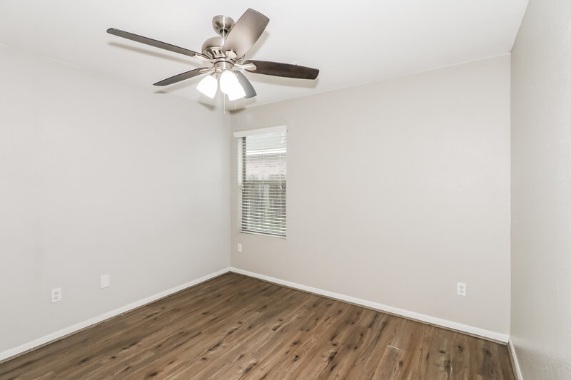 2,115/Mo, 376 Henry St Alvin, TX 77511 Bedroom View