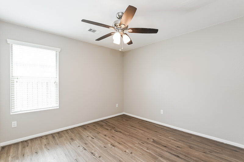 2,080/Mo, 376 Henry St Alvin, TX 77511 Bedroom View 2