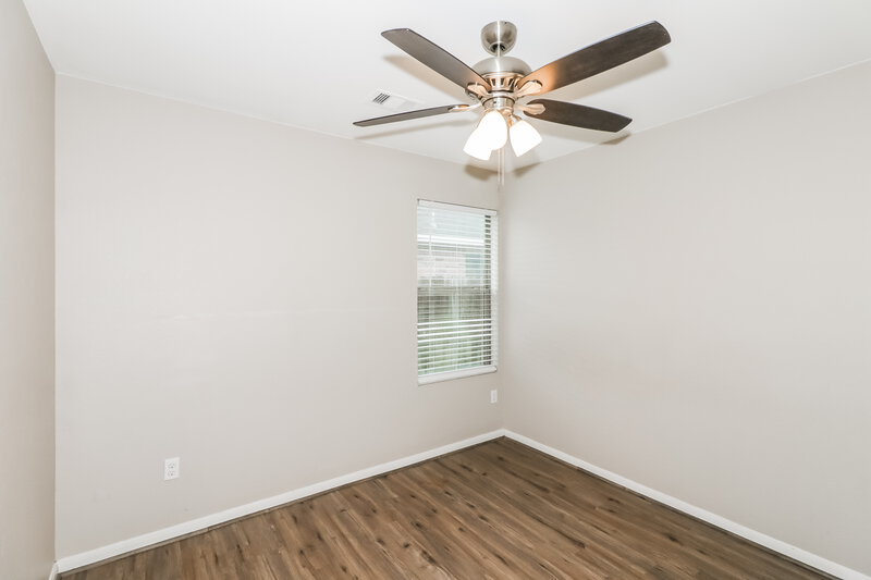 2,115/Mo, 376 Henry St Alvin, TX 77511 Bedroom View 2