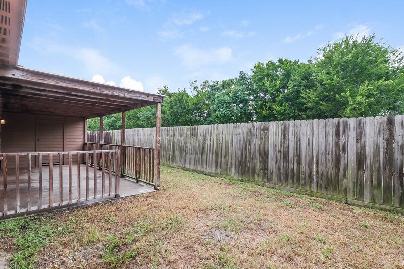 2,115/Mo, 376 Henry St Alvin, TX 77511 Rear View