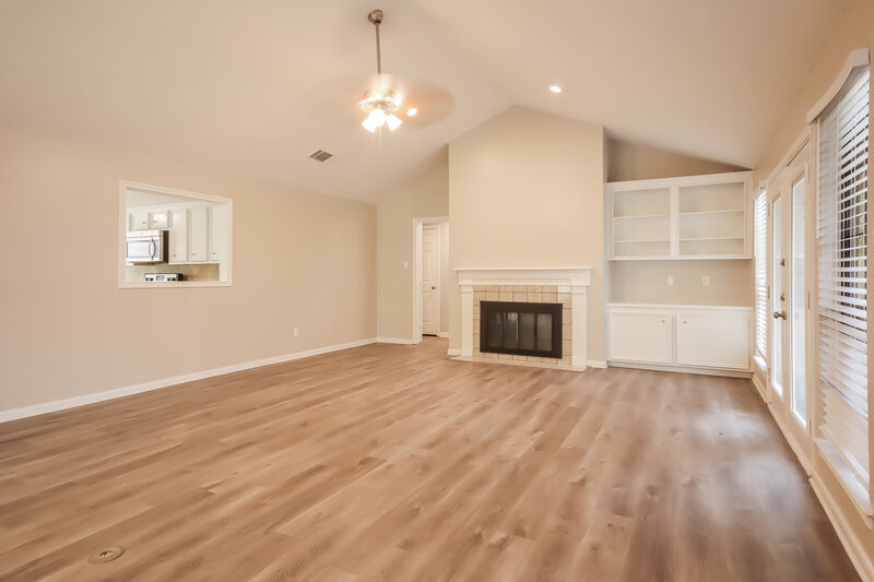 1,850/Mo, 2723 Ashford Trail Dr Houston, TX 77082 Living Room View
