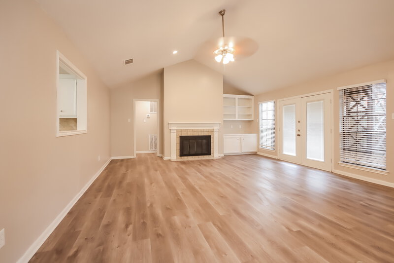 1,850/Mo, 2723 Ashford Trail Dr Houston, TX 77082 Living Room View 2