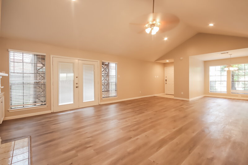 1,850/Mo, 2723 Ashford Trail Dr Houston, TX 77082 Living Room View 4