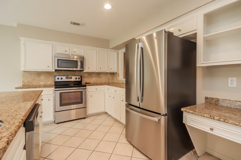 1,850/Mo, 2723 Ashford Trail Dr Houston, TX 77082 Kitchen View