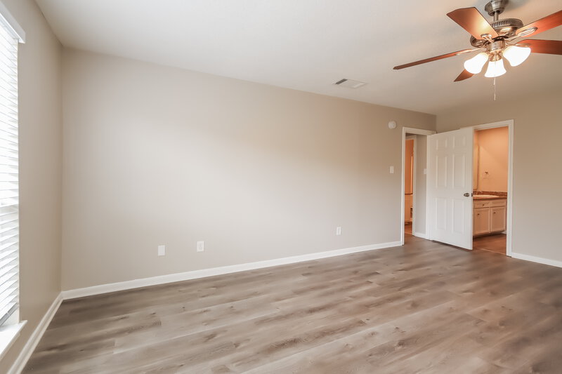 1,850/Mo, 2723 Ashford Trail Dr Houston, TX 77082 Main Bedroom View 2