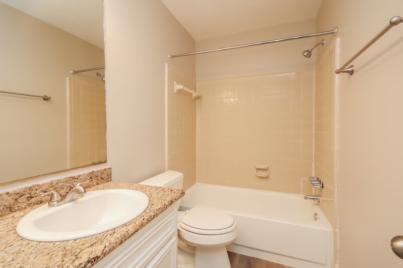 1,850/Mo, 2723 Ashford Trail Dr Houston, TX 77082 Bathroom View