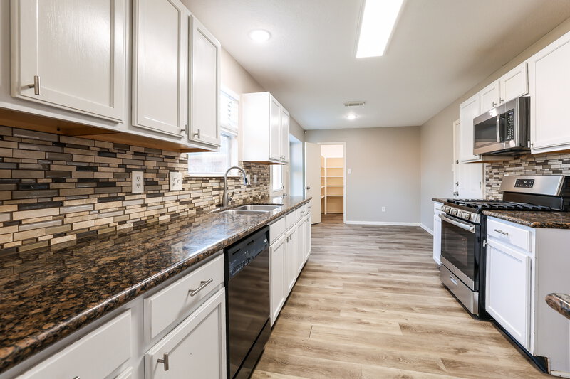 2,040/Mo, 2431 Fox River Ln Spring, TX 77386 Kitchen View