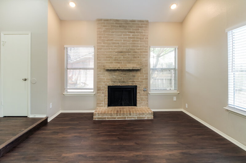 1,740/Mo, 20246 Regents Corner Dr Katy, TX 77449 Living Room View
