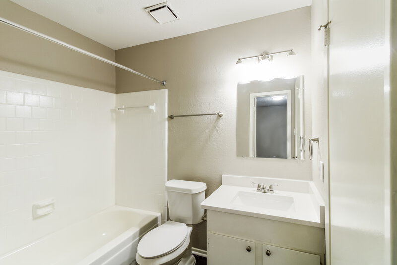 1,740/Mo, 20246 Regents Corner Dr Katy, TX 77449 Main Bathroom View