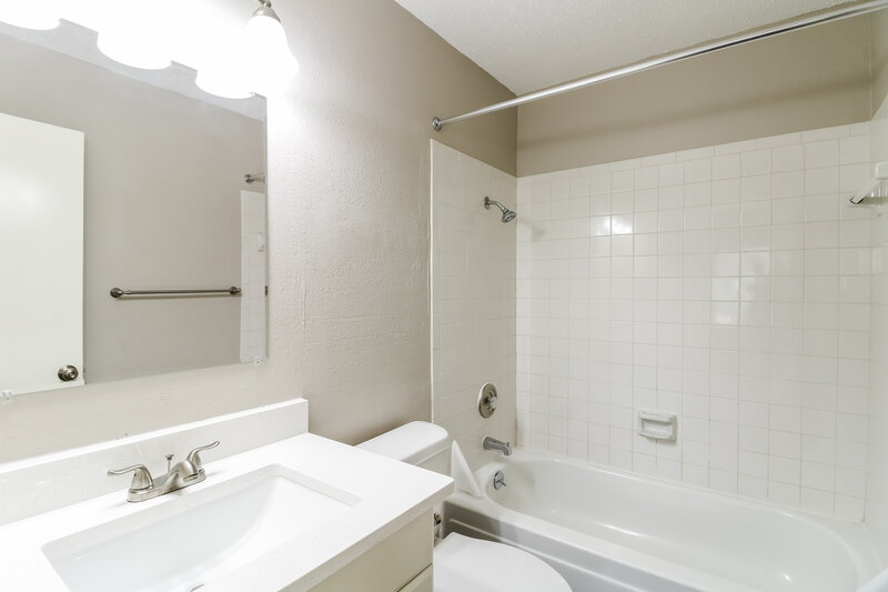 1,740/Mo, 20246 Regents Corner Dr Katy, TX 77449 Bathroom View