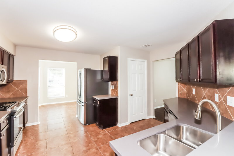 2,120/Mo, 7122 Fox Scene Dr Humble, TX 77338 Kitchen View 2