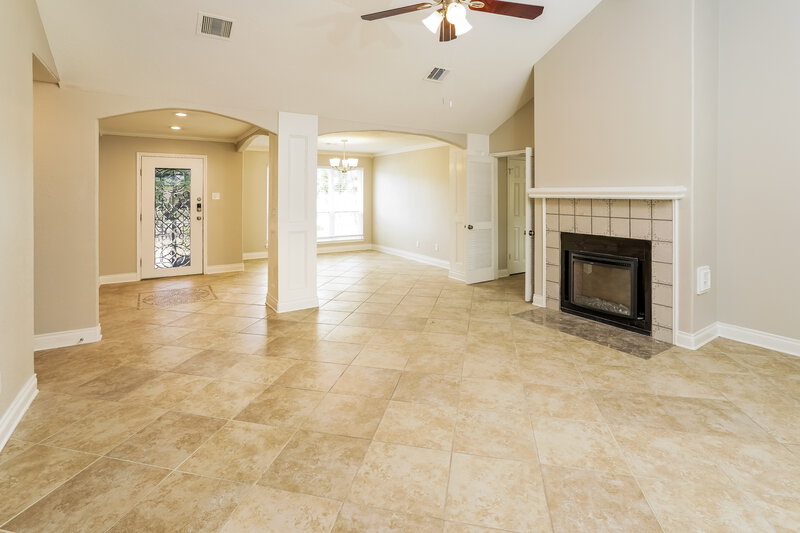 2,095/Mo, 14318 Woodline Dr Houston, TX 77015 Living Room View 2