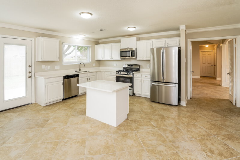 2,095/Mo, 14318 Woodline Dr Houston, TX 77015 Kitchen View 2