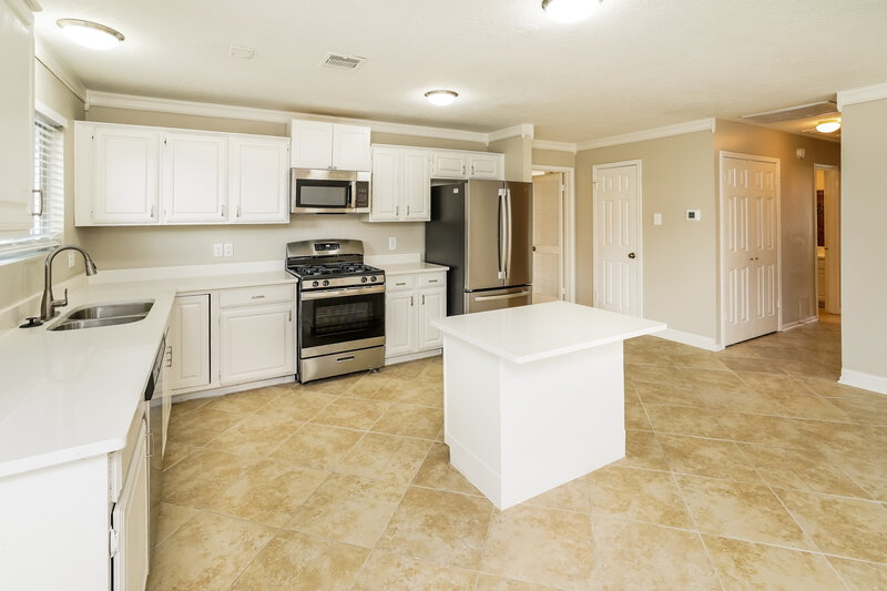 2,095/Mo, 14318 Woodline Dr Houston, TX 77015 Kitchen View 3
