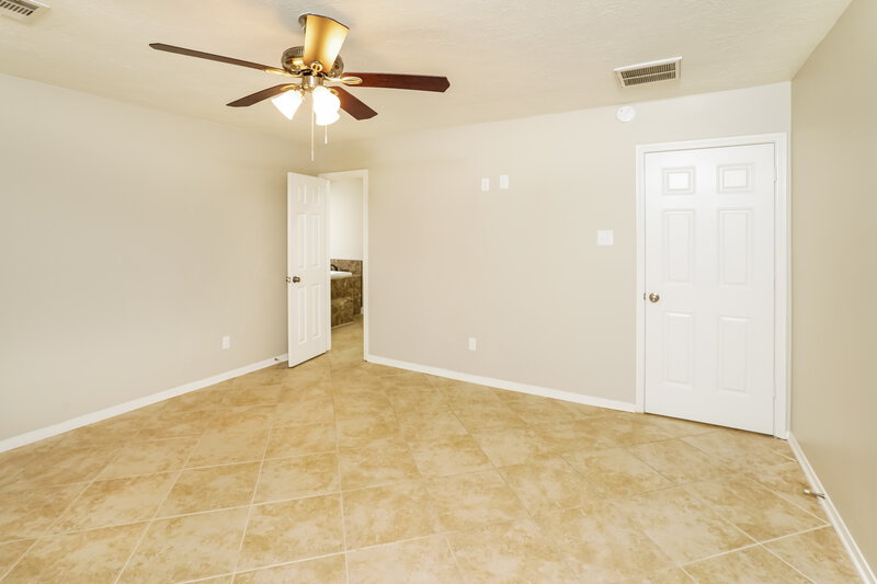 2,095/Mo, 14318 Woodline Dr Houston, TX 77015 Main Bedroom View 2