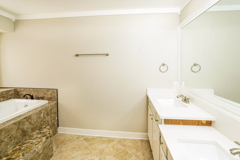 2,095/Mo, 14318 Woodline Dr Houston, TX 77015 Main Bathroom View
