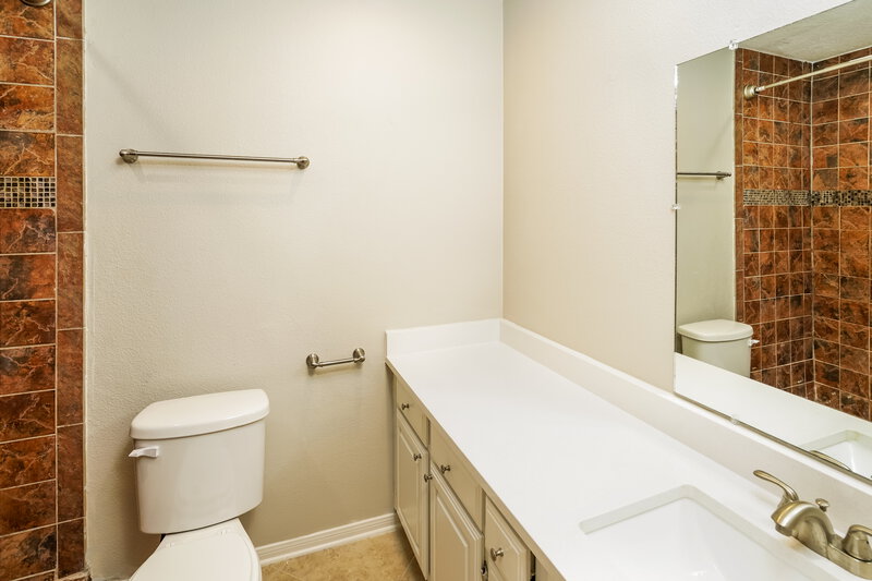 2,095/Mo, 14318 Woodline Dr Houston, TX 77015 Bathroom View
