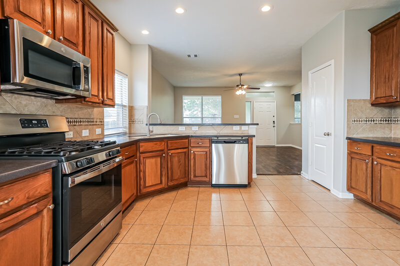 1,940/Mo, 12511 Rushmore Ln Humble, TX 77346 Kitchen View