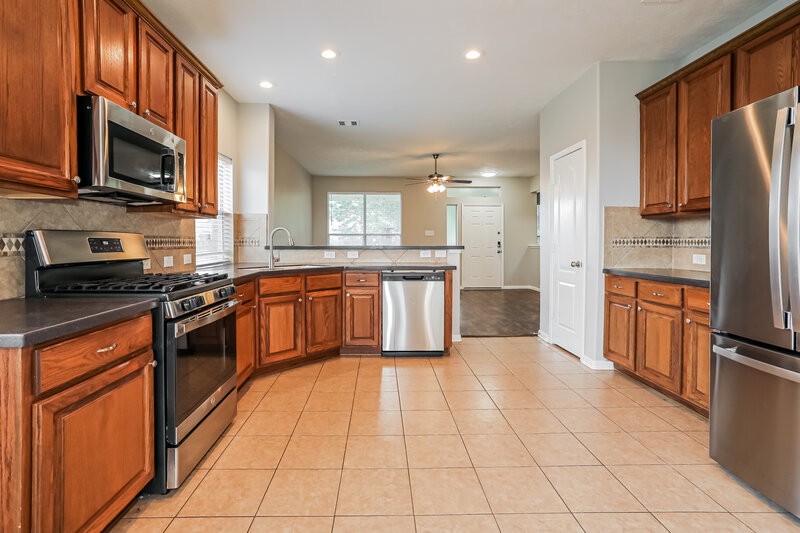 1,940/Mo, 12511 Rushmore Ln Humble, TX 77346 Kitchen View 2
