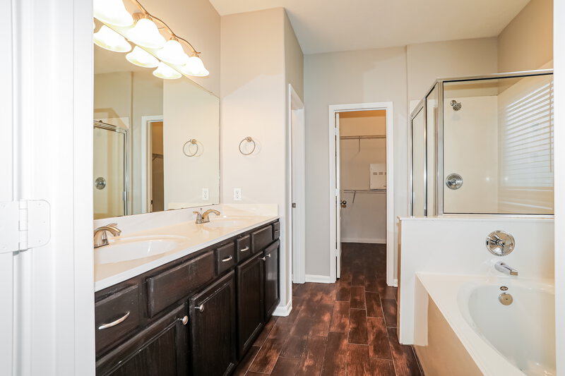 1,940/Mo, 12511 Rushmore Ln Humble, TX 77346 Main Bathroom View